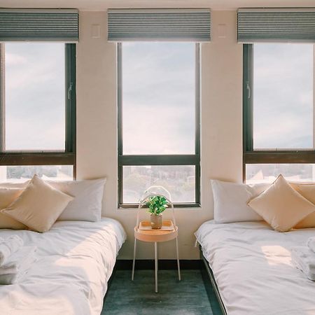 Tainan Sleepie Inn Bagian luar foto