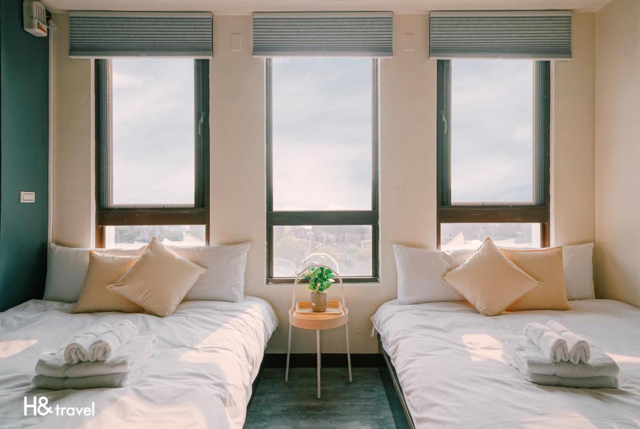 Tainan Sleepie Inn Bagian luar foto
